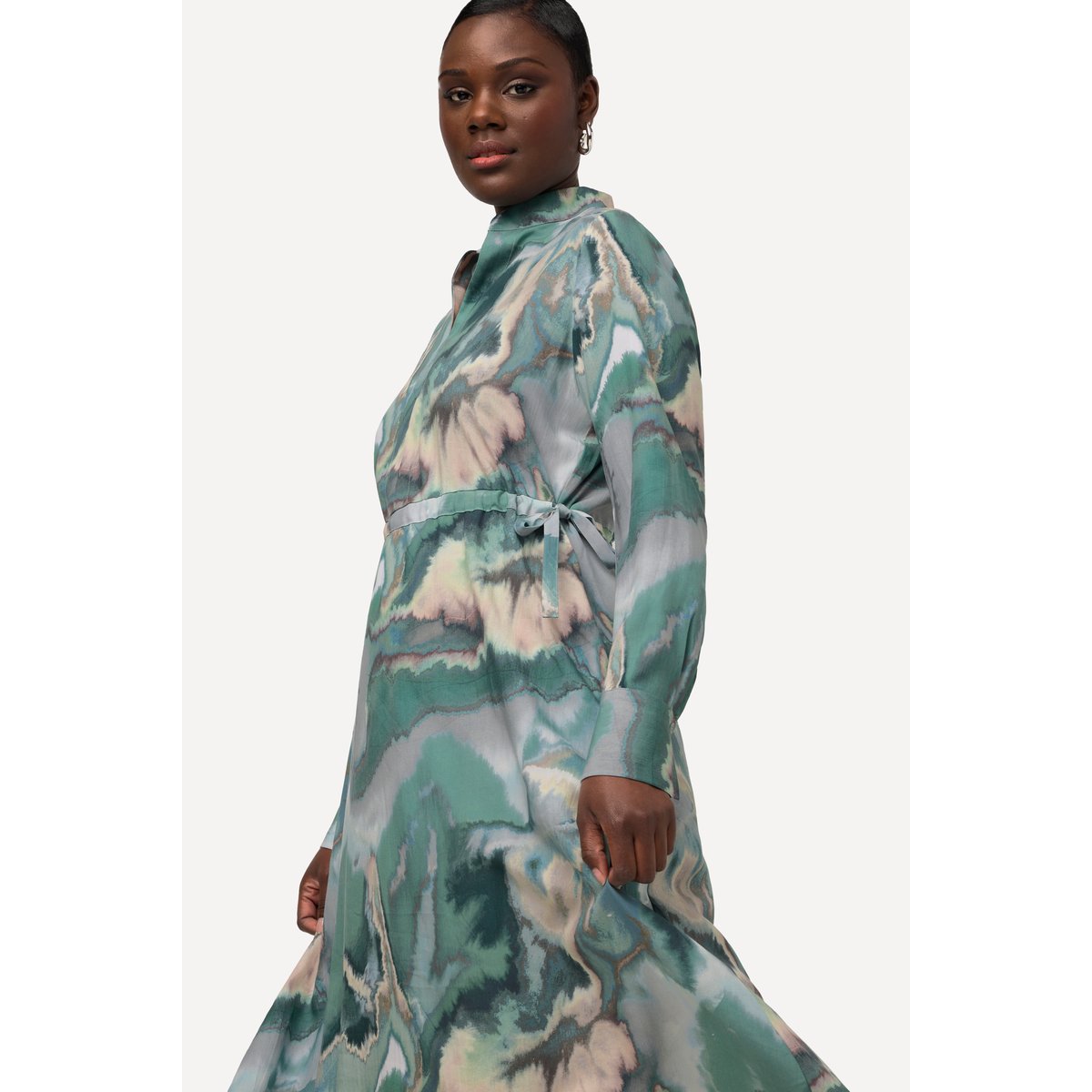 Robe midi en Lyocell à col montant vert mat, ULLA POPKEN