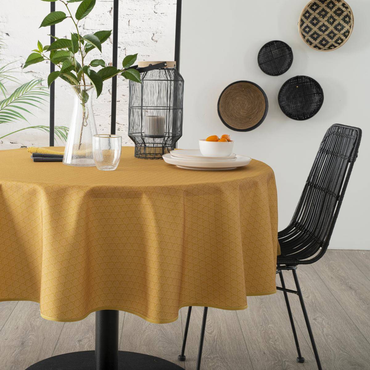 Nappe ronde anti-tâche NAJI ocre, ATMOSPHERA