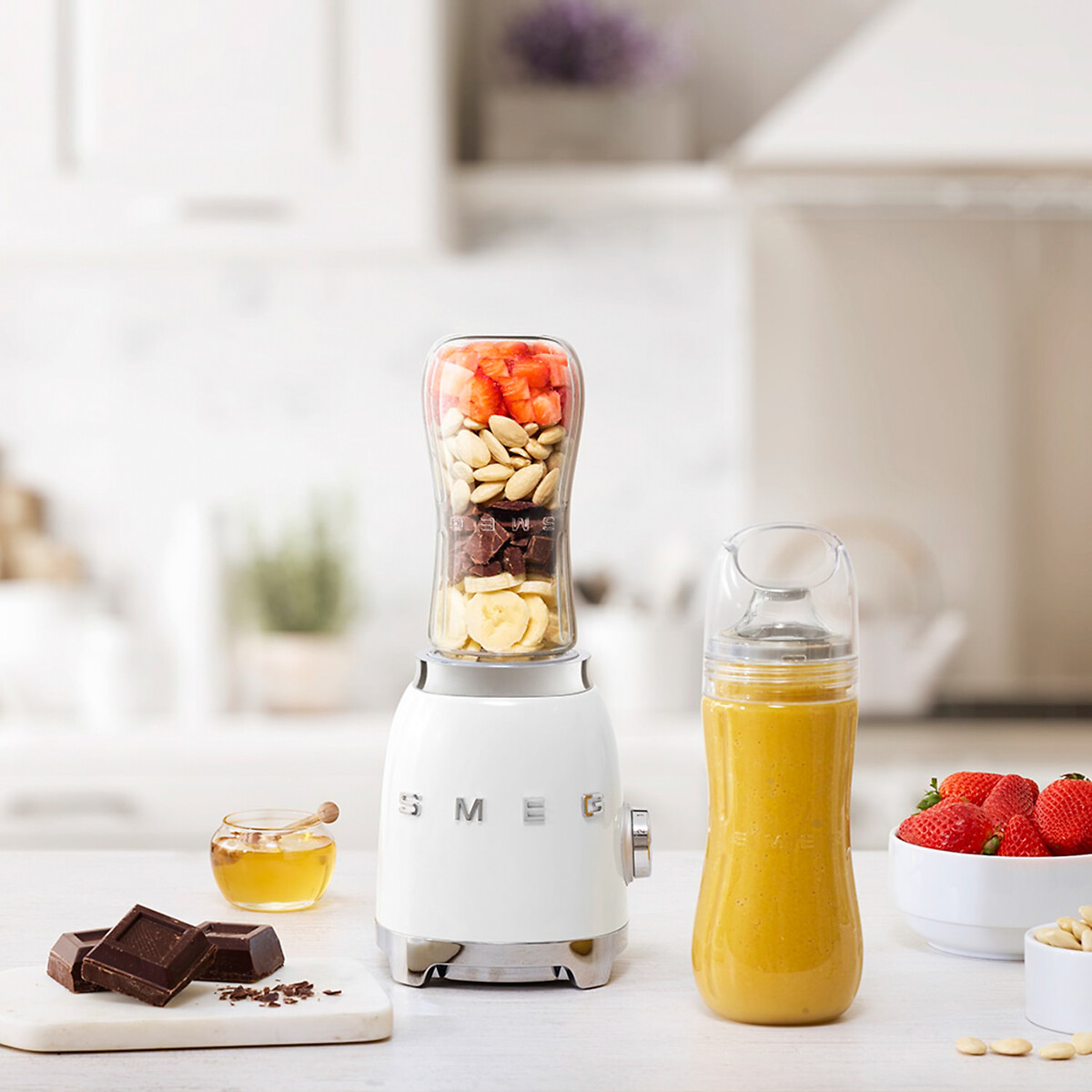 Retro Style Personal Blender - PBF01 white, SMEG