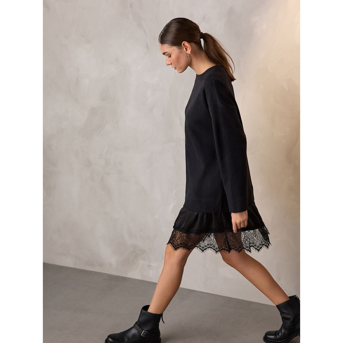 Pull doux et jupe en dentelle 2-en-1 noir, NEXT