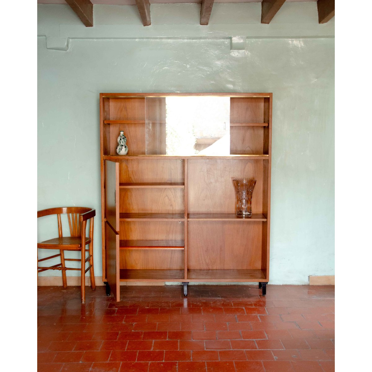 Bibliothèque vitrée en teck Madeleine N°735 - Bon état bois clair, DEBONGOUT