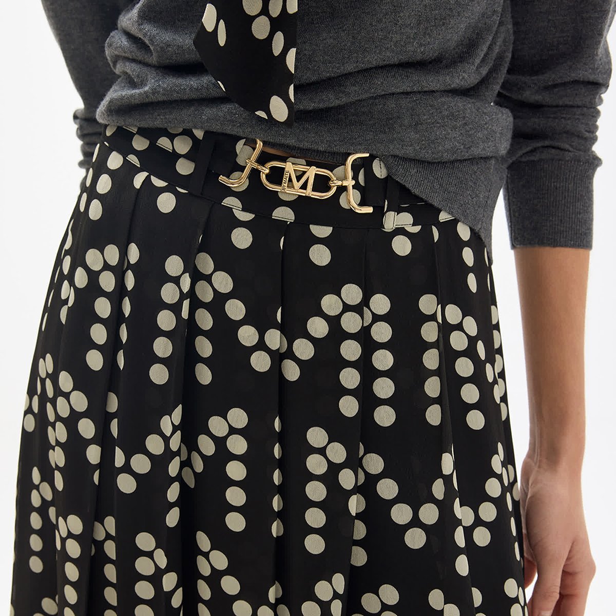 Jupe plissée imprimée à pois avec boucle personnalisée noir, LOLA CASADEMUNT