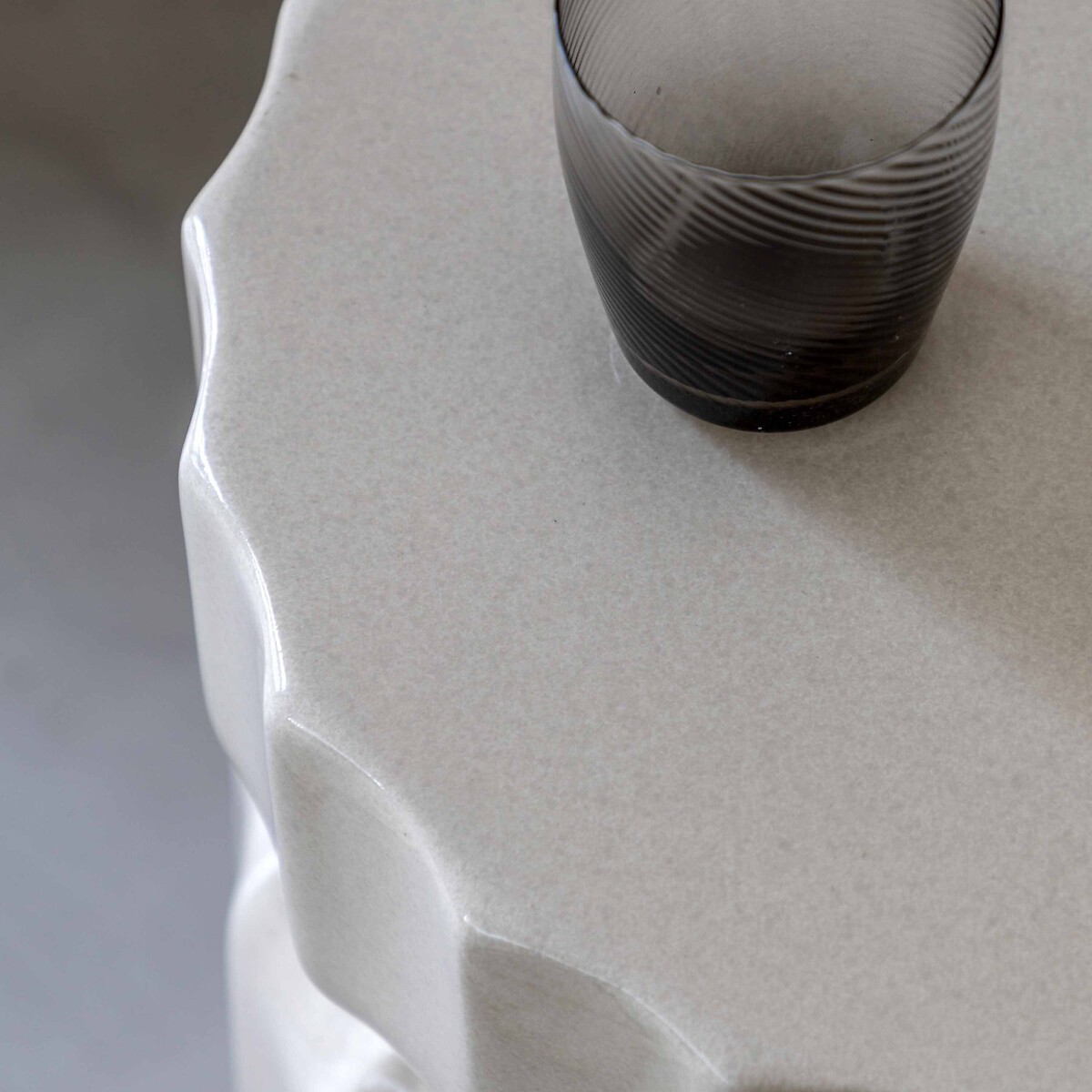 Como Concrete Indoor/Outdoor Side Table cream, ÉDITÉ