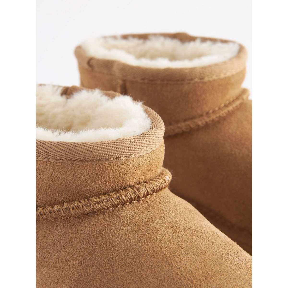 Bottes plates en daim imperméable fourrées marron fauve, NEXT