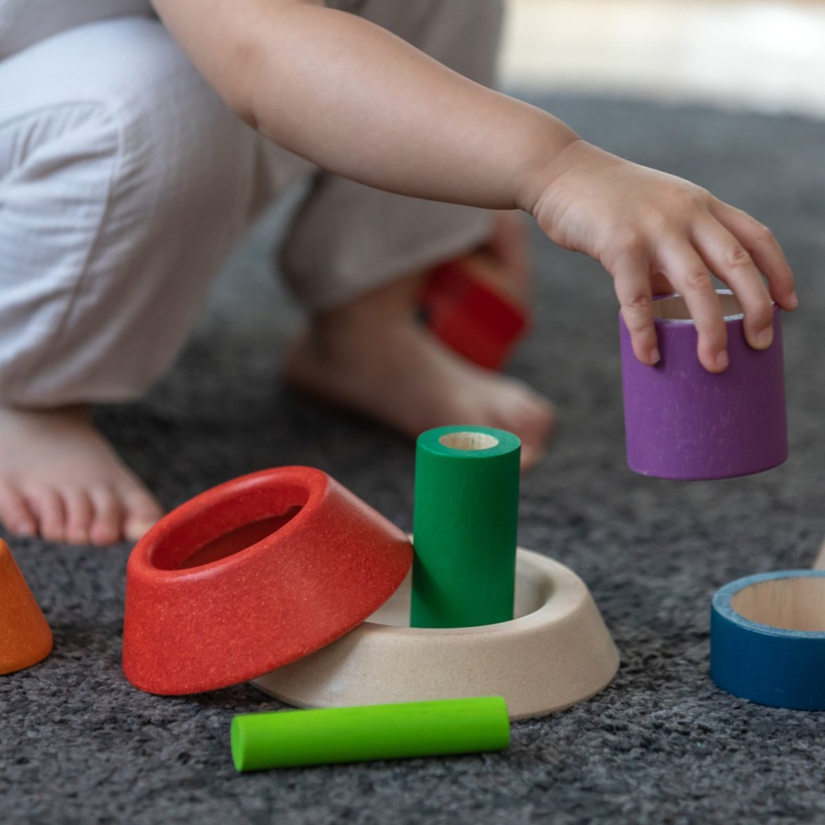 Pyramide à empiler et à encastrer rouge, PLAN TOYS