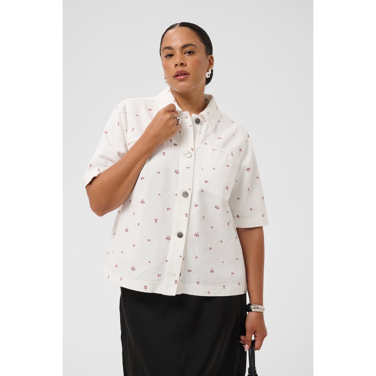 Chemise à manche courte blanc white denim/rose flower, KAFFE CURVE