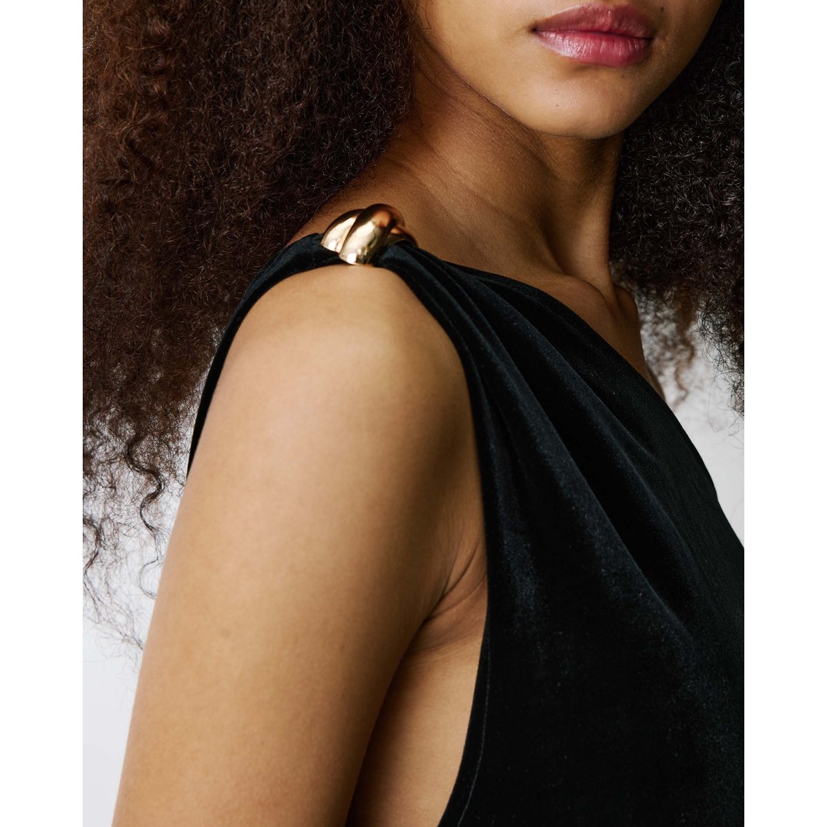 Combinaison ajustée asymétrique en velours noir Brielle noir, GRACE & MILA