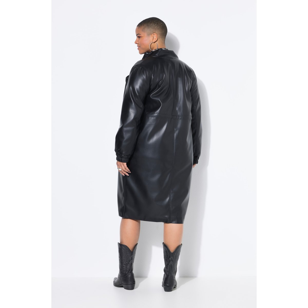 Manteau en simili. Cordon de serrage à la noir, STUDIO UNTOLD