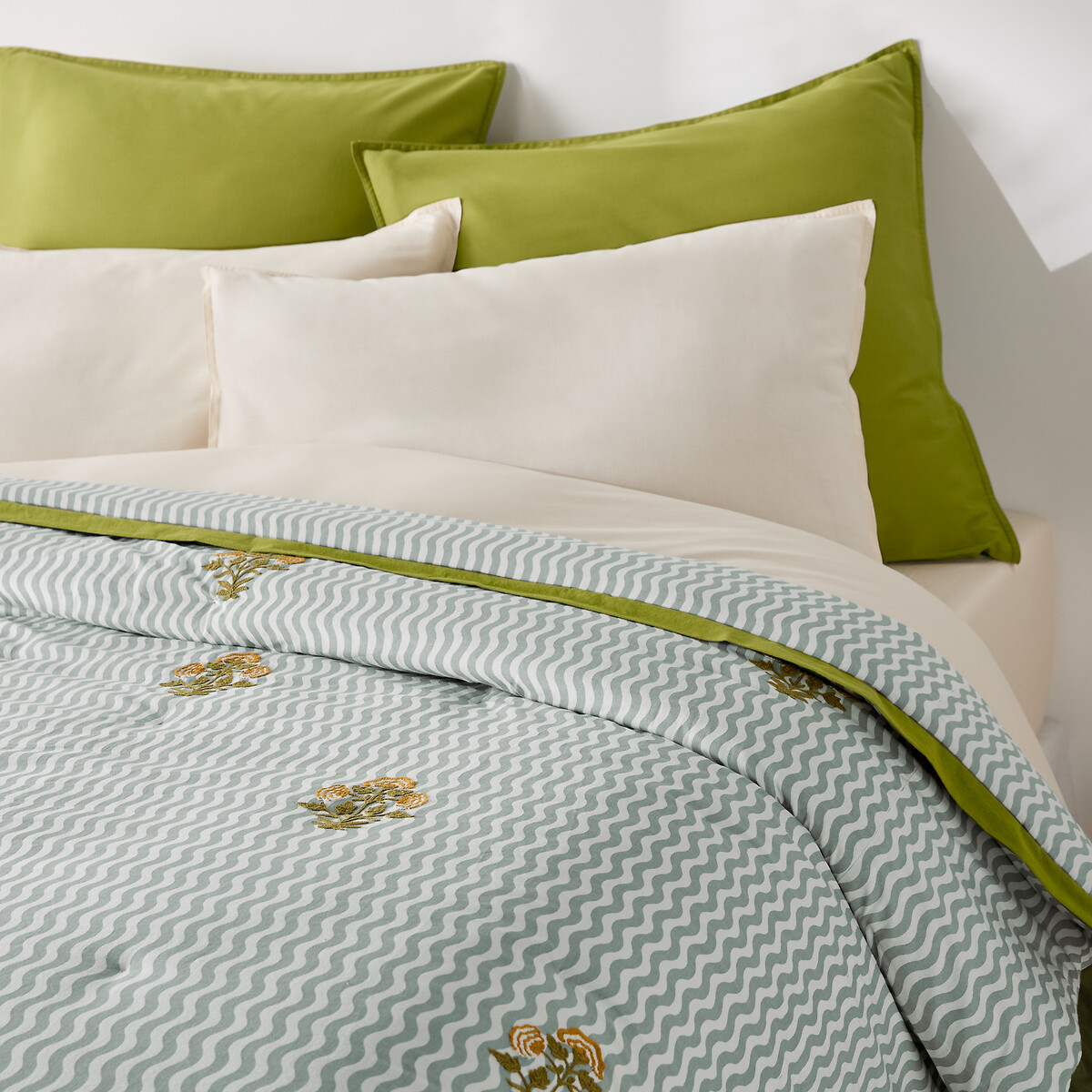 Couvre-lit matelassé, imprimé rayures et broderies fleurs, coton, JANI imprimé rayé, LA REDOUTE INTERIEURS