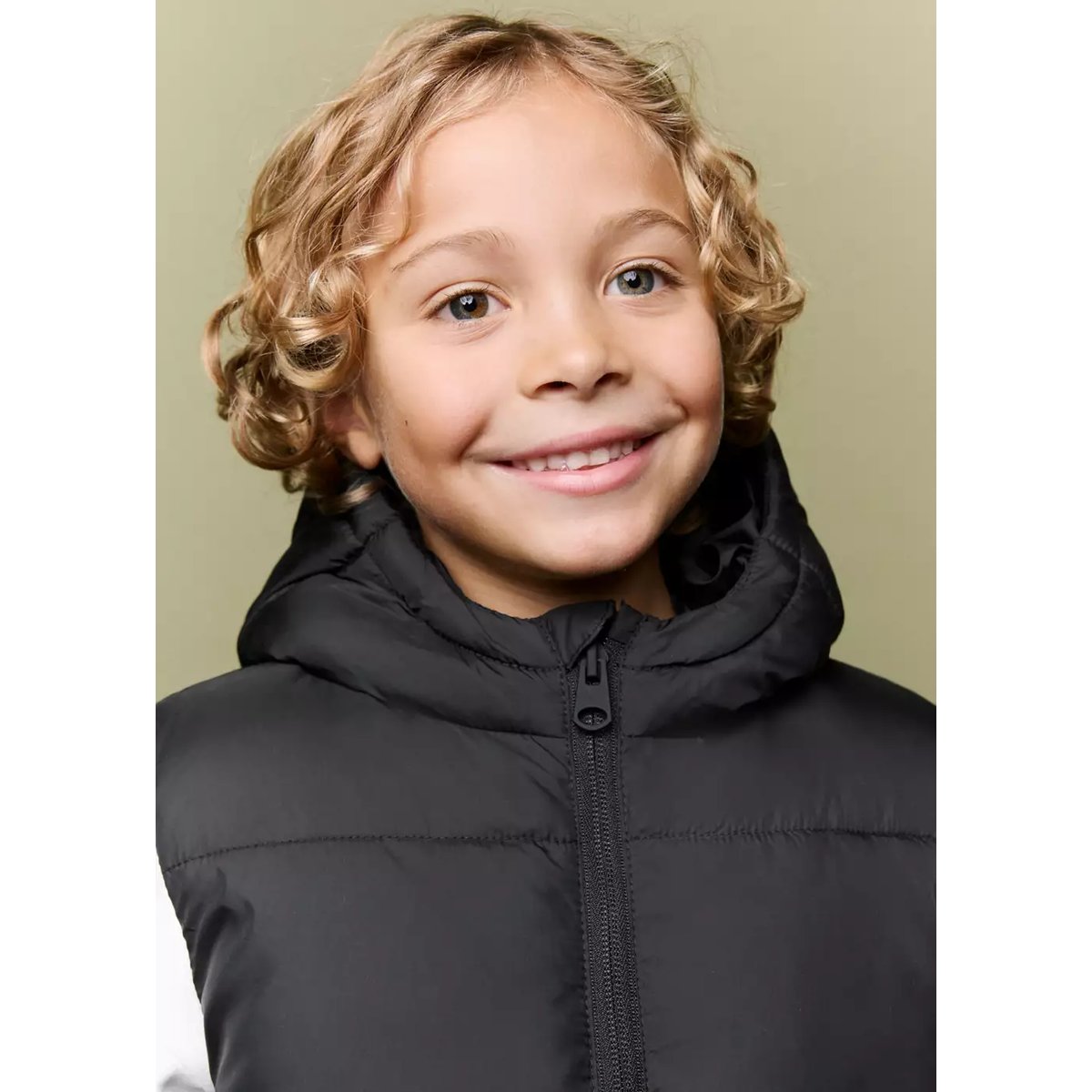 Gilet matelassé à capuche noir, MANGO BABY