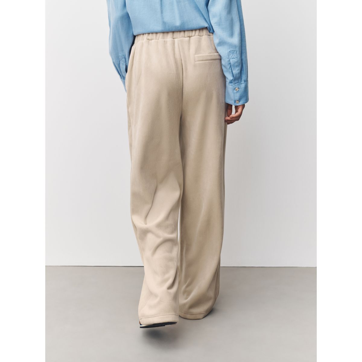 Pantalon large en velours côtelé doux crème, NEXT