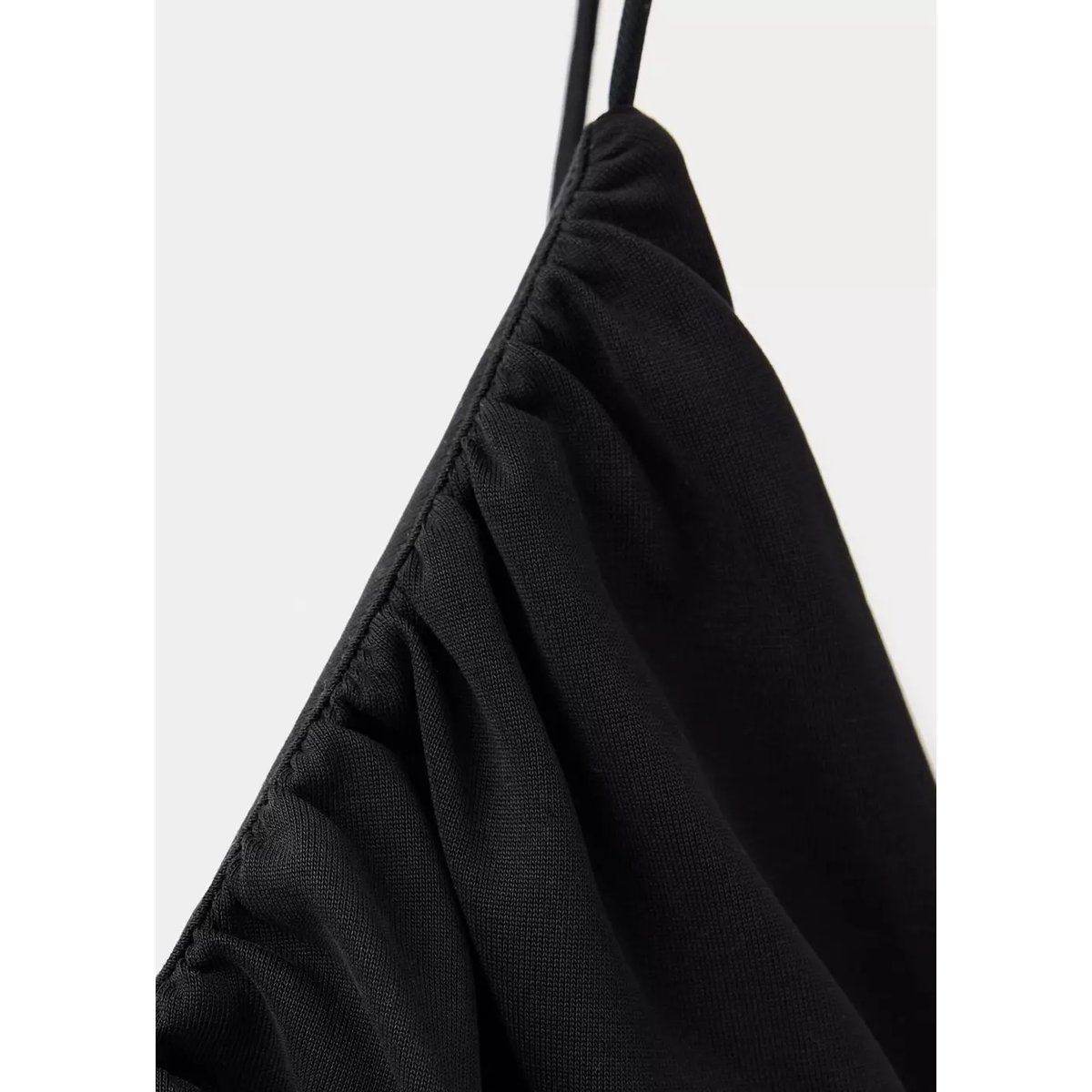 Robe à col en V froncée noir, MANGO