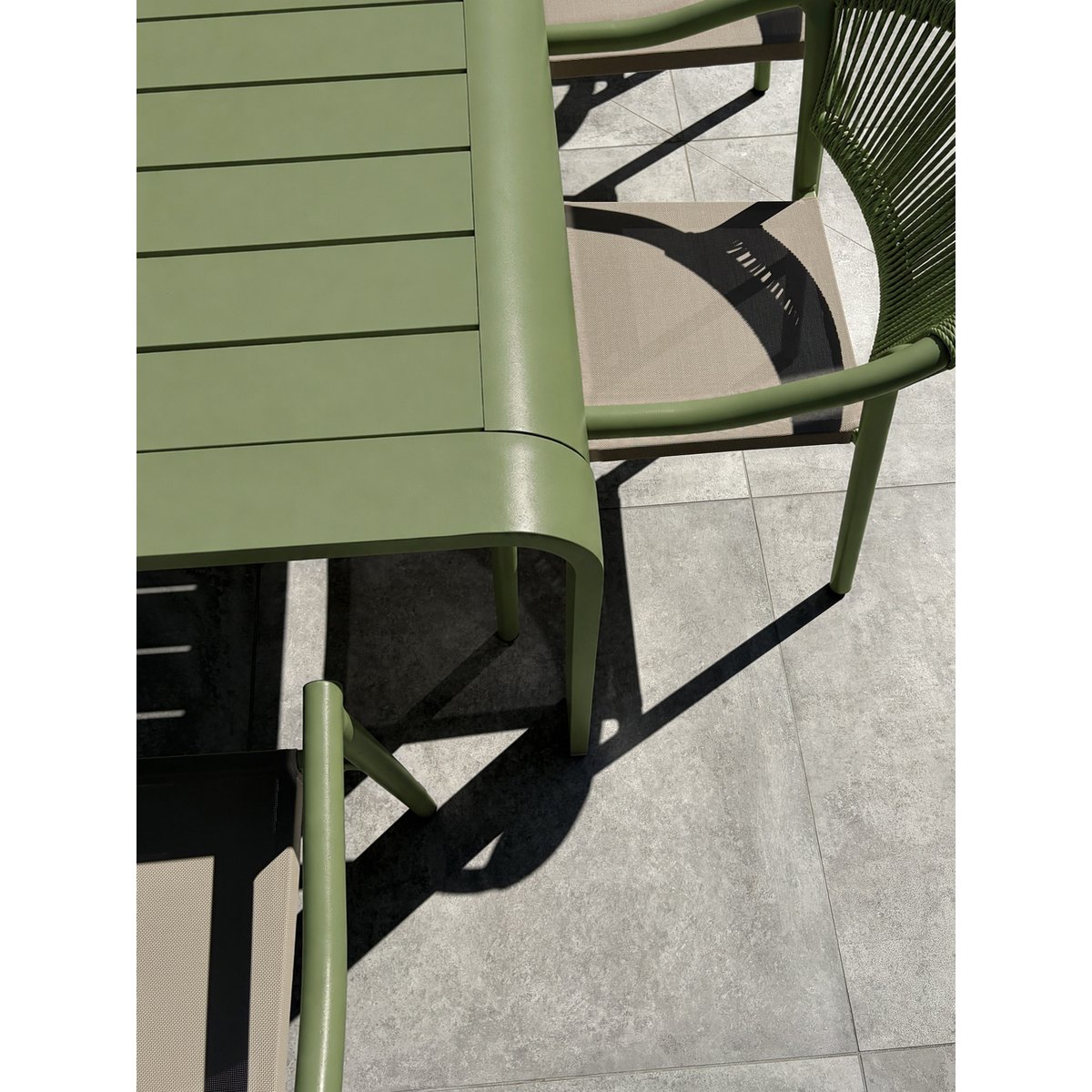 Ensemble repas de jardin en aluminium 8 places HANOI vert olive, DCB GARDEN