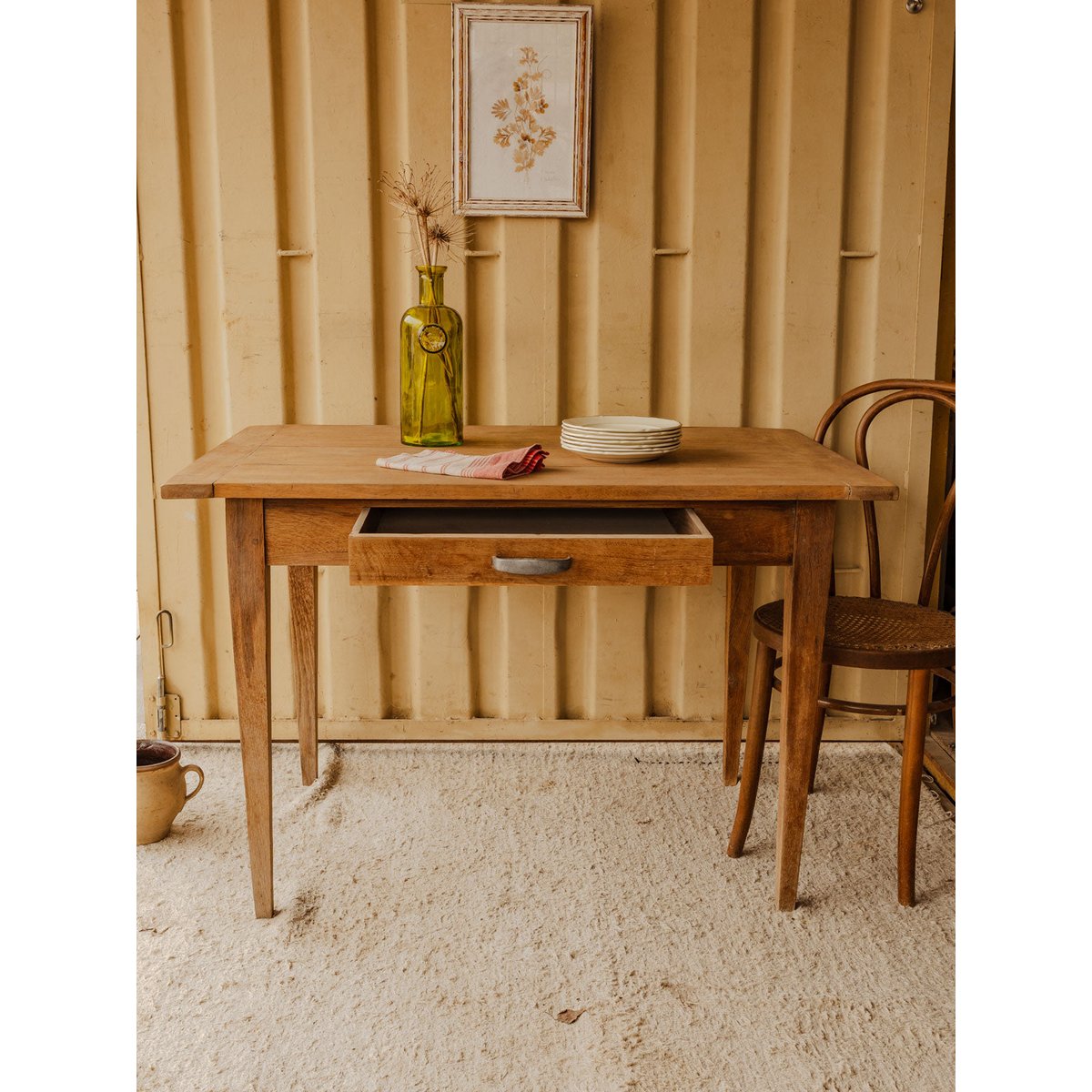 Table à manger en bois Romy N°1550 - Bon état bois foncé, DEBONGOUT
