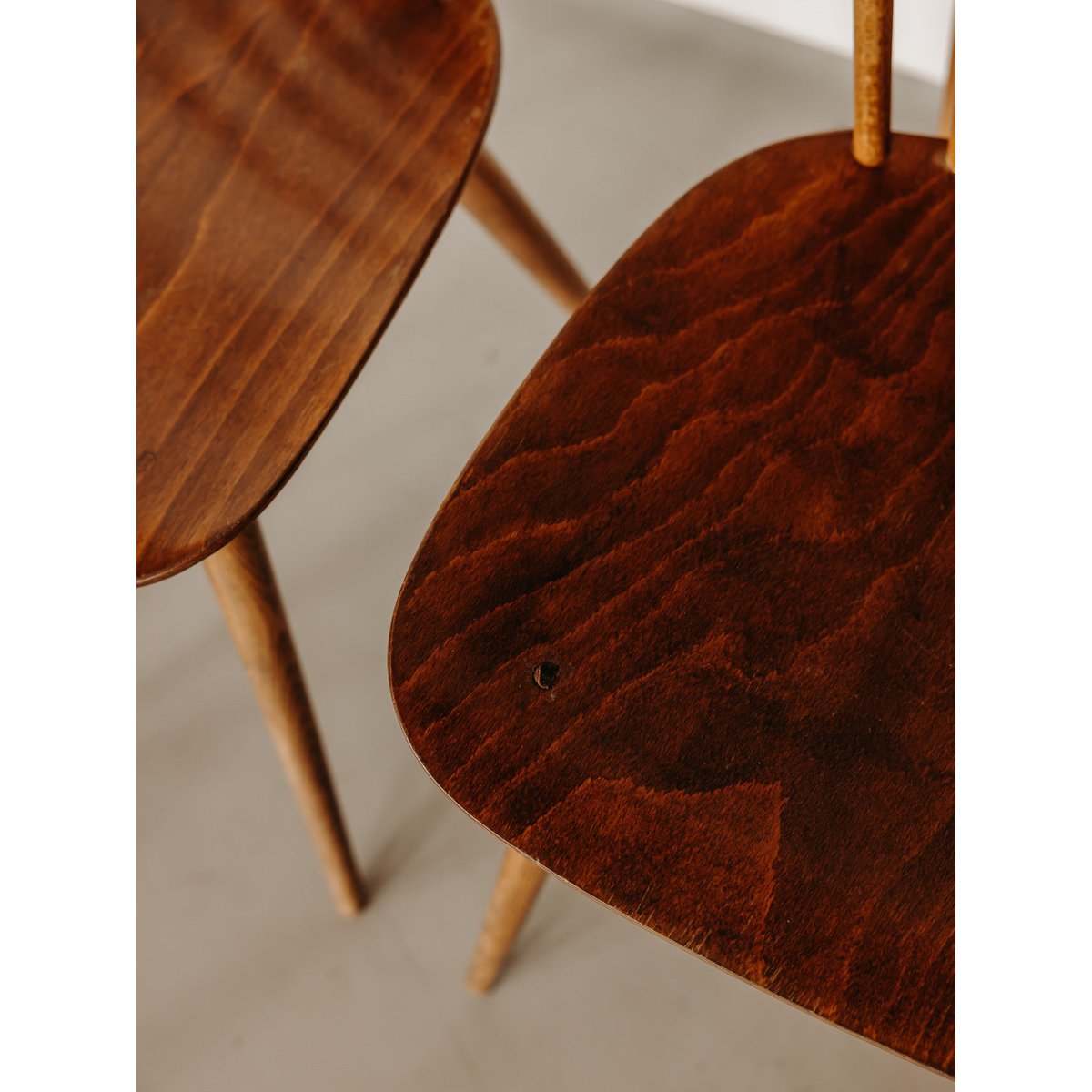 Lot de 4 chaises élégante en bois Alma N°2001 - Bon état bois foncé, DEBONGOUT