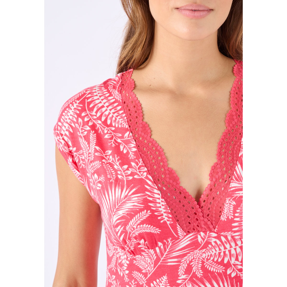 Chemise de nuit col dentelle rose feuillage, DAMART