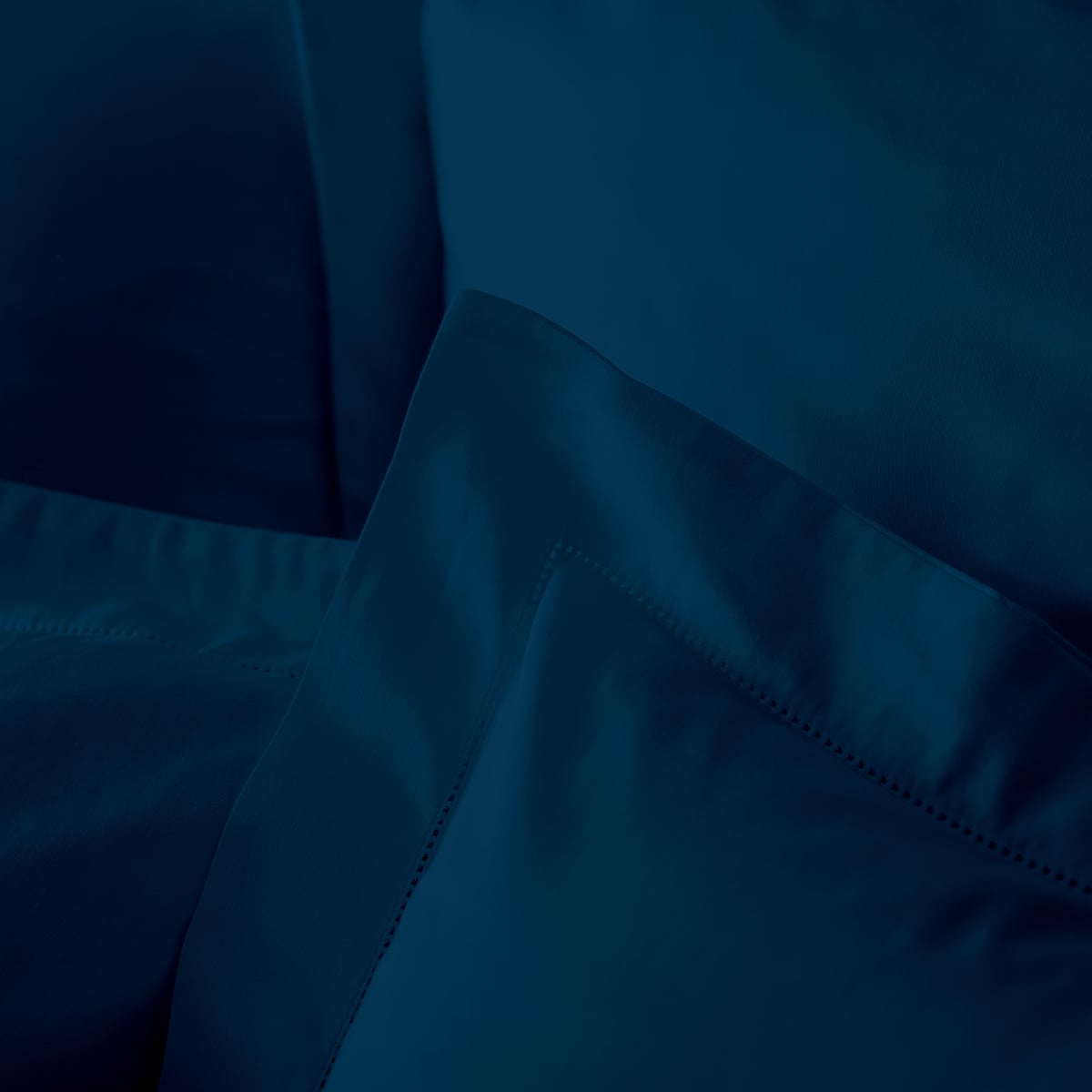 Parure de lit en satin de coton égyptien 120 fils - Taies carrées LONDON bleu, COTTON & CO