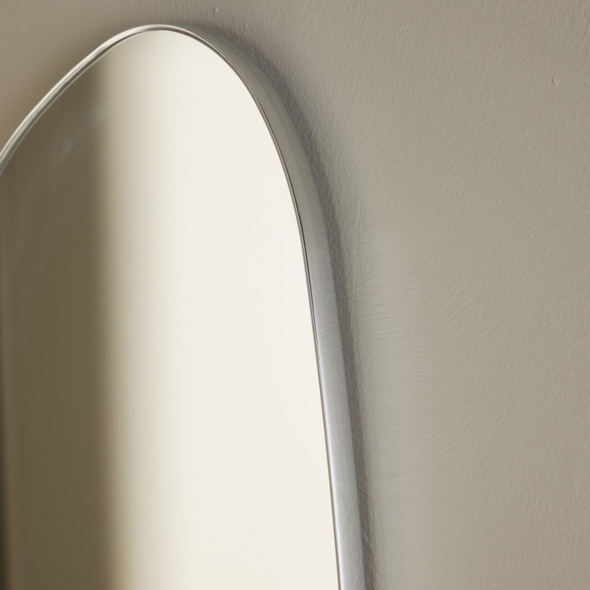 Miroir organique en aluminium 65x40cm- ASKERSUND chrome, VENTURE HOME