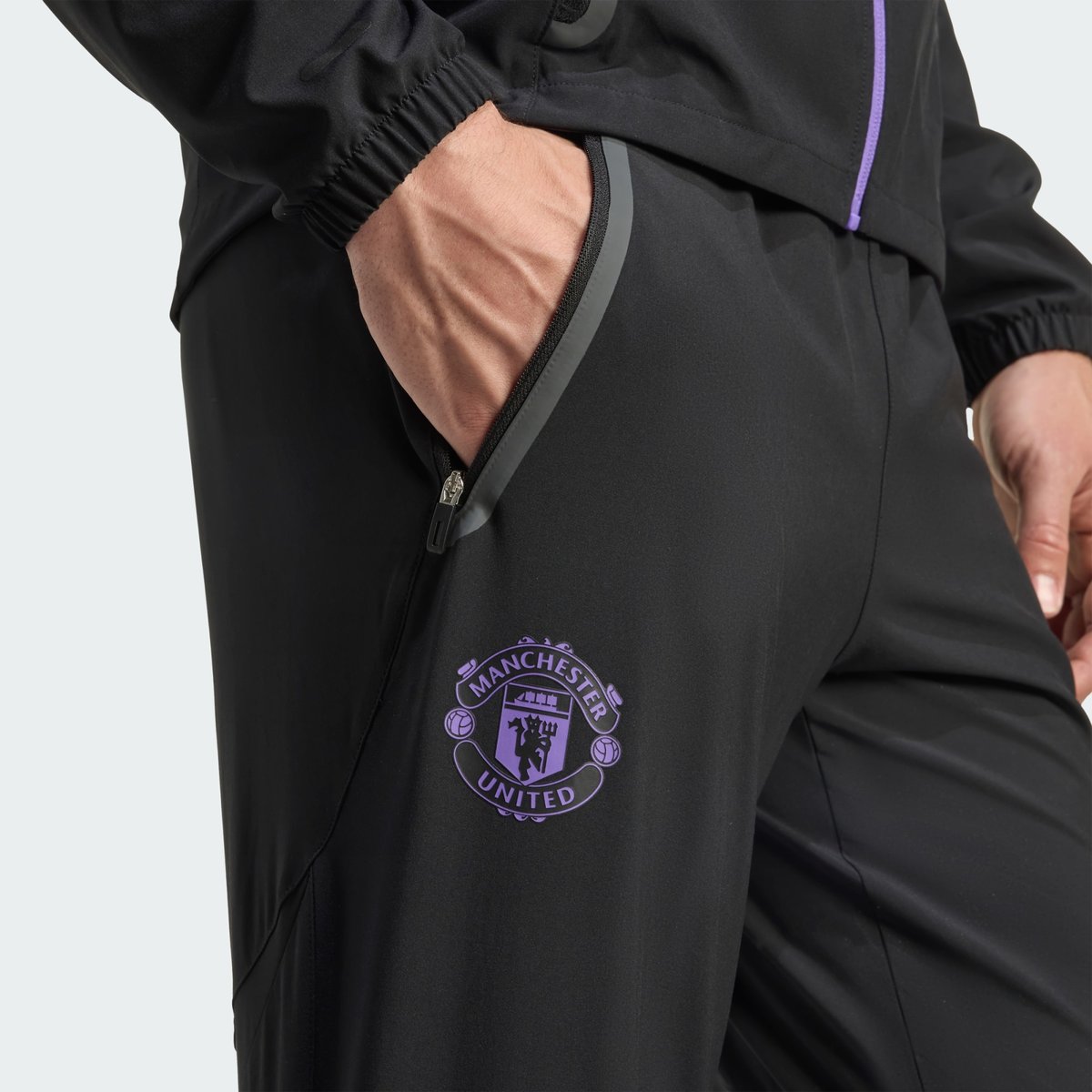 Manchester United Tiro 25 Competition Vis Tech Pantalon De Voyage Manchester United Tiro 25 Competition Vis Tech Pantalon De Voyage black / purple rush, adidas Performance