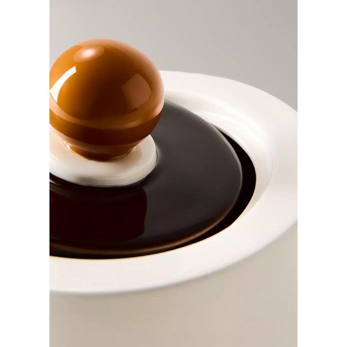 Boîte décorative en céramique bicolore, haute blanc cassé, MANGO HOME