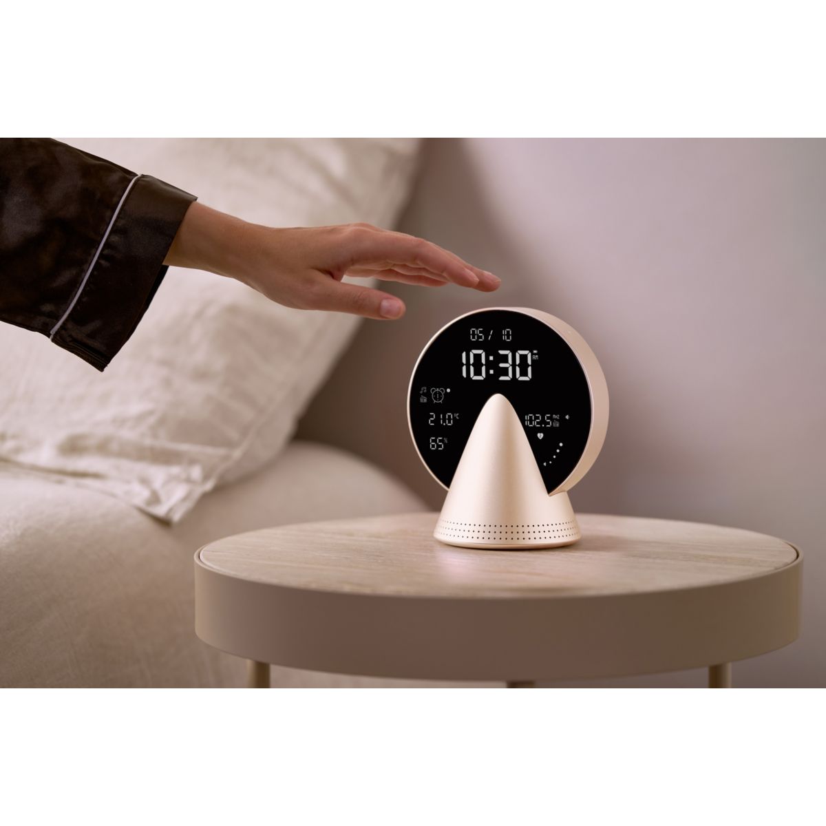 Radio réveil Conic Clock avec fonction Bluetooth Or couleur unique, LEXON
