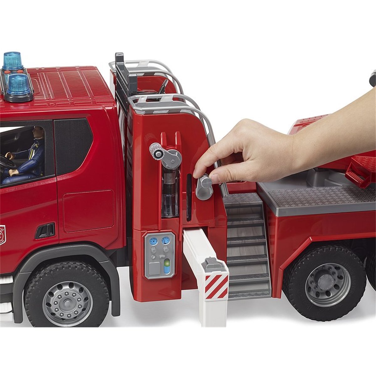 Scania Super 560R Pompiers avec échelle pivotante, pompe à eau et module Light & Sound rouge, BRUDER