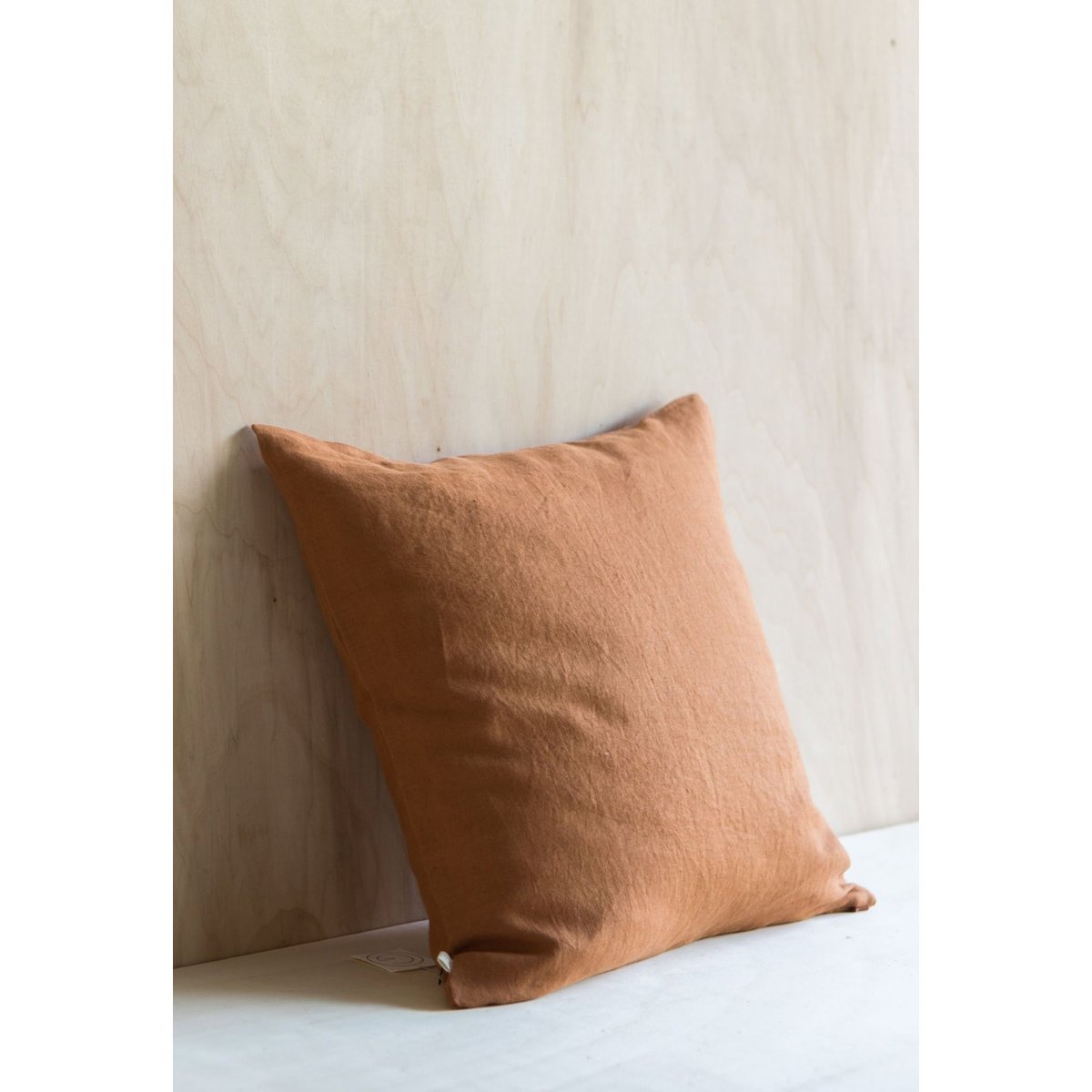 Housse de coussin en lin lavé marron caramel, GABRIELLE PARIS