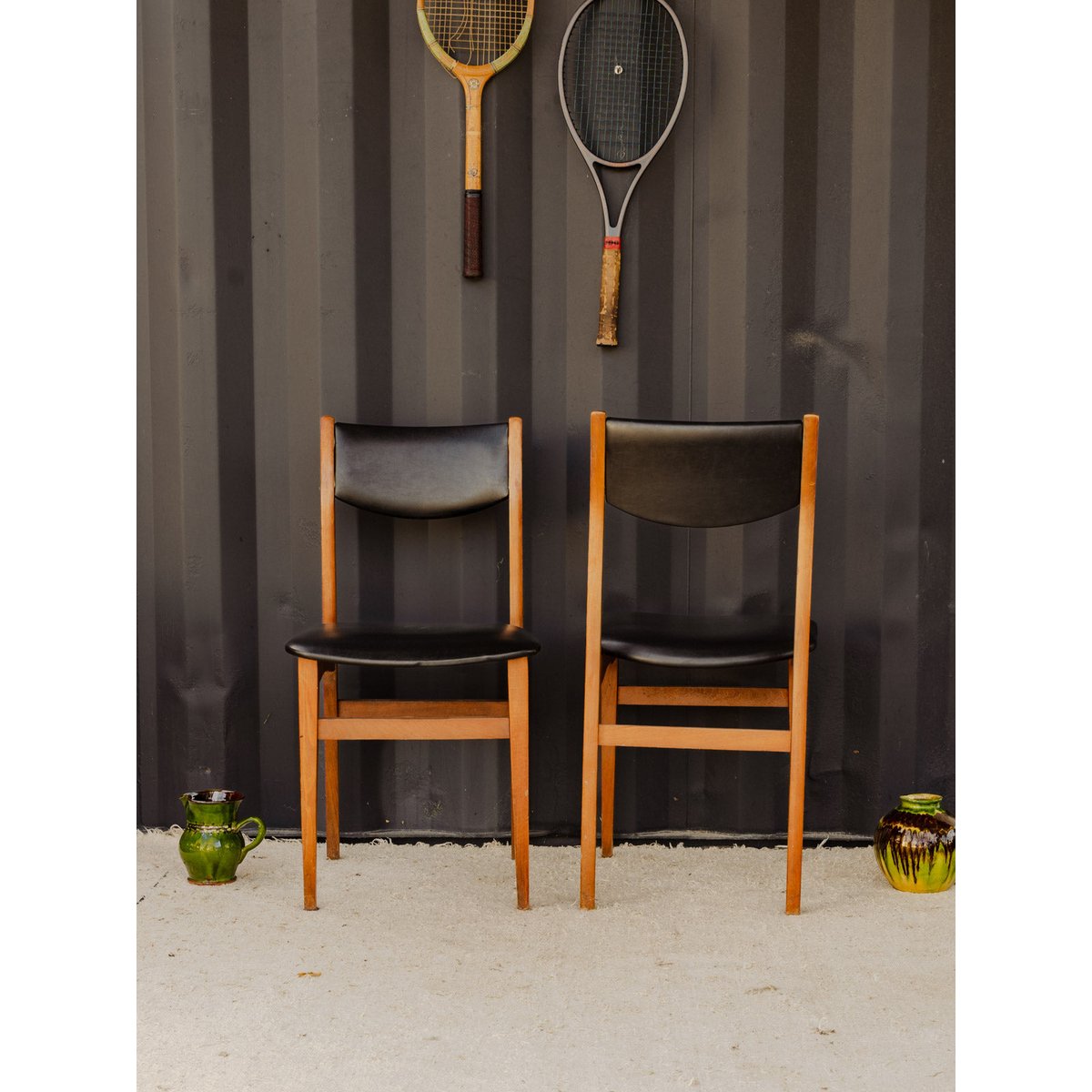 Lot de 4 chaises en cuir noir et bois Alma N°1874 - Bon état noir, DEBONGOUT