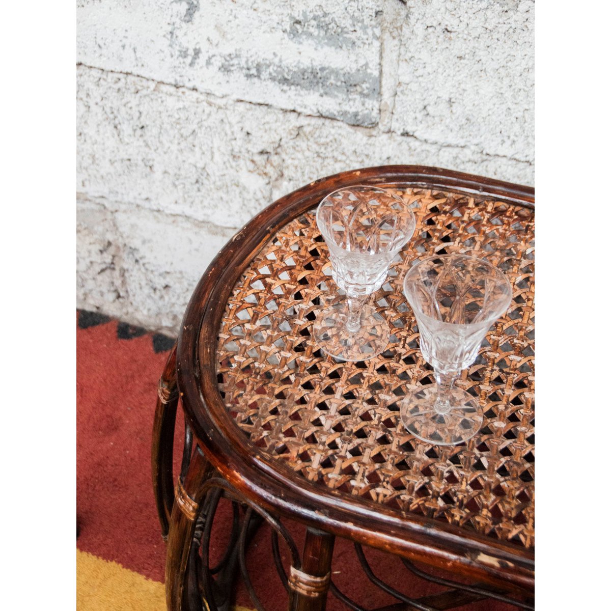 Table basse ovale en rotin Léonie N°519 - Bon état bois foncé, DEBONGOUT