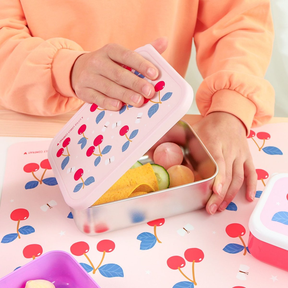 Lunch box en acier inoxydable rose, rouge, jaune, A LITTLE LOVELY COMPANY