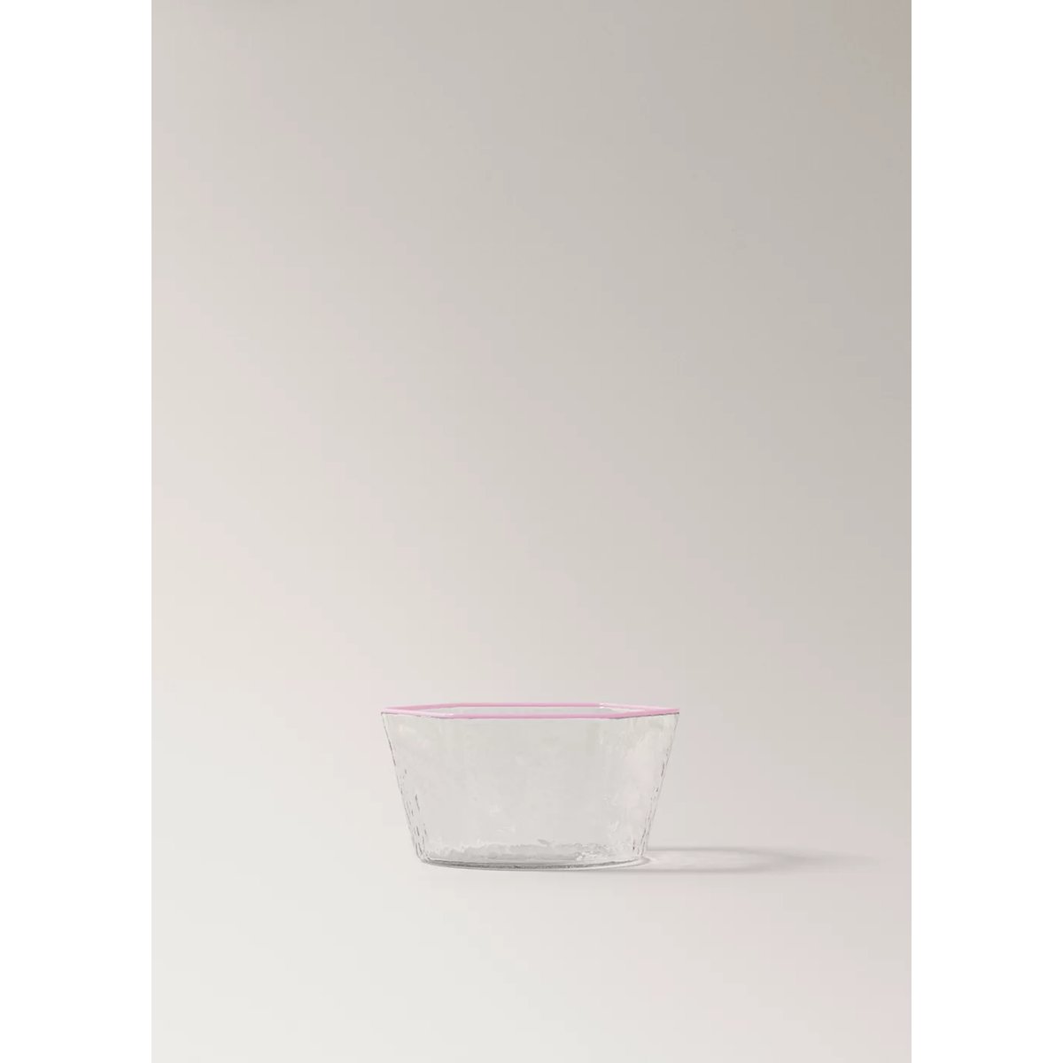 Bol en borosilicate martelé avec bord coloré rose, MANGO HOME