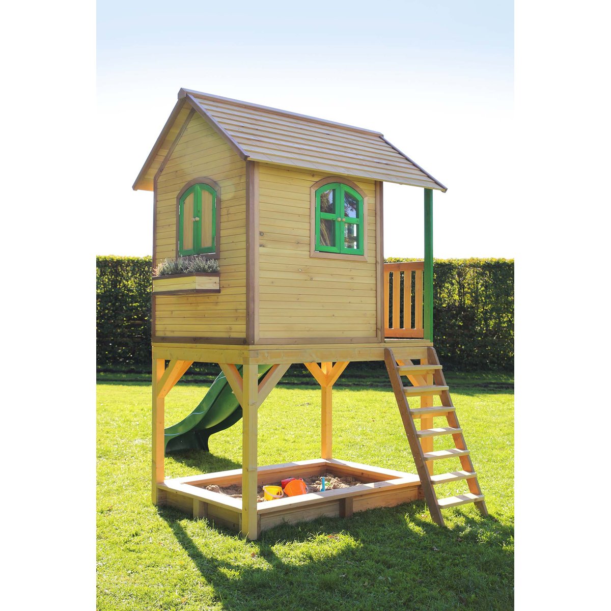 Cabane sur pilotis avec bac à sable et toboggan Sarah beige, AXI