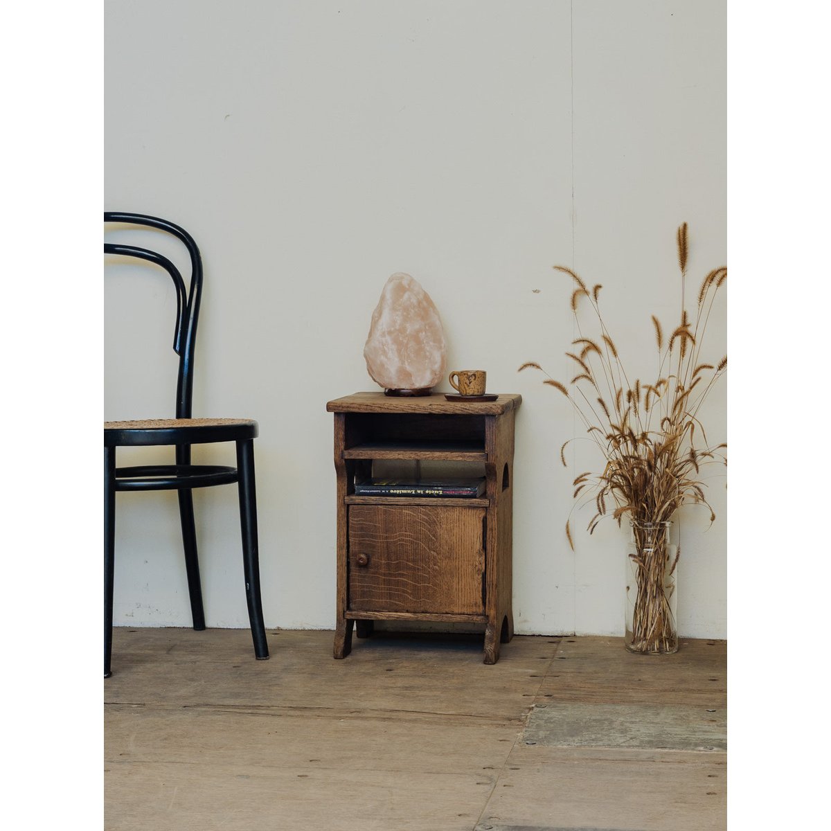 Table de chevet en bois Odile N°1439 - Bon état bois foncé, DEBONGOUT