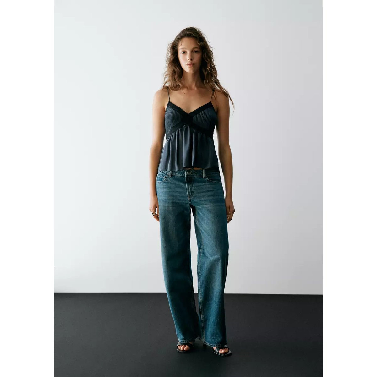 Top satiné dentelle argent foncé, MANGO TEEN