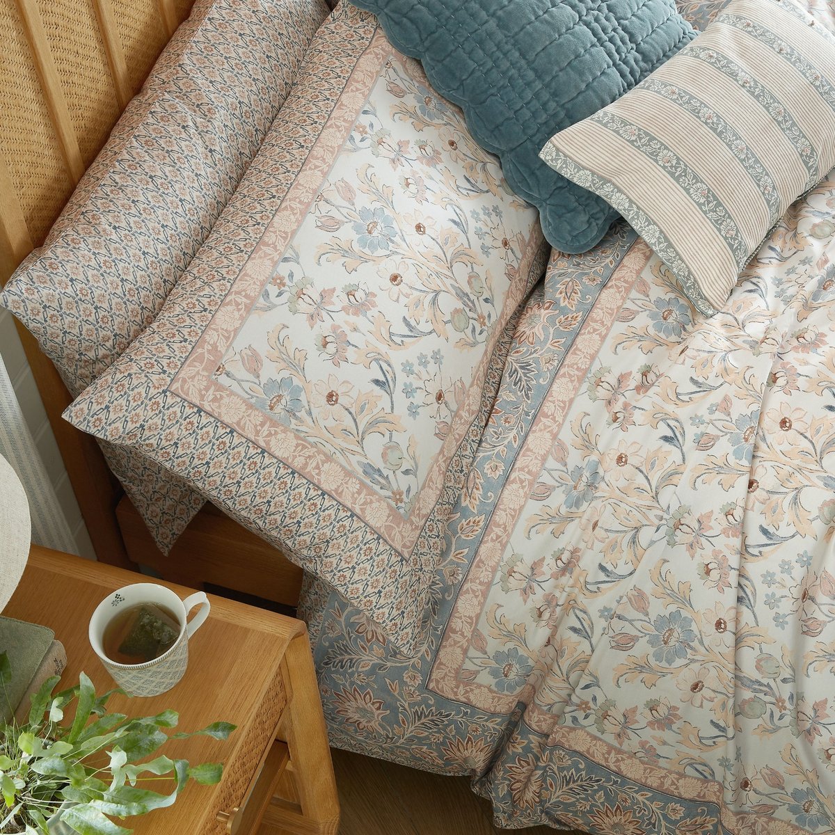 Parure de lit fleurie 2 personnes Semington rose, ocre, bleu, beige, LAURA ASHLEY
