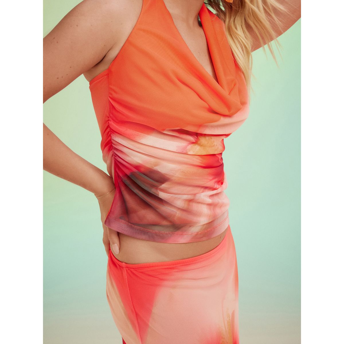 Top sans manches dos nu en mesh drapé hibiscus rose, NEXT