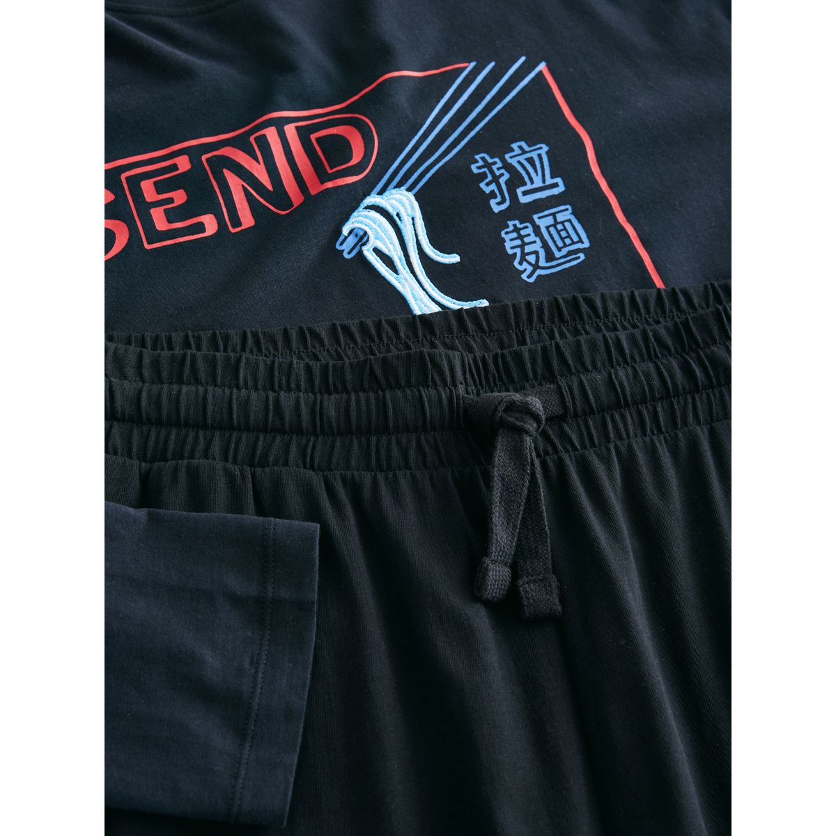 Pyjama en jersey à manches longues avec motif noir, NEXT