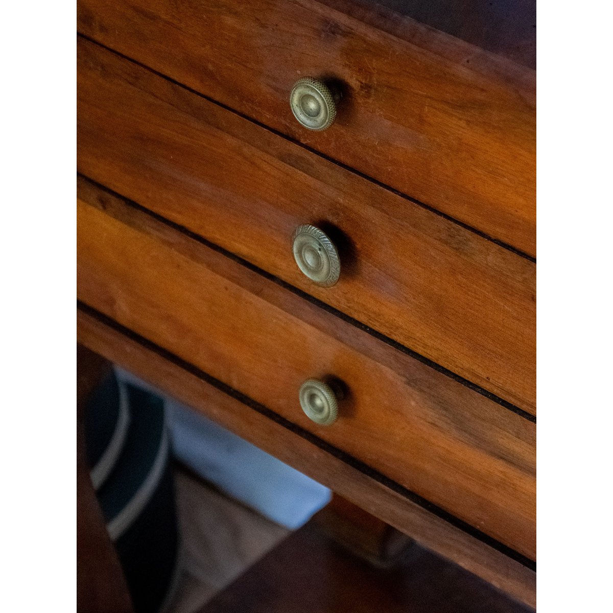 Meuble d'appoint en bois  Francine N°605 - Bon état bois foncé, DEBONGOUT