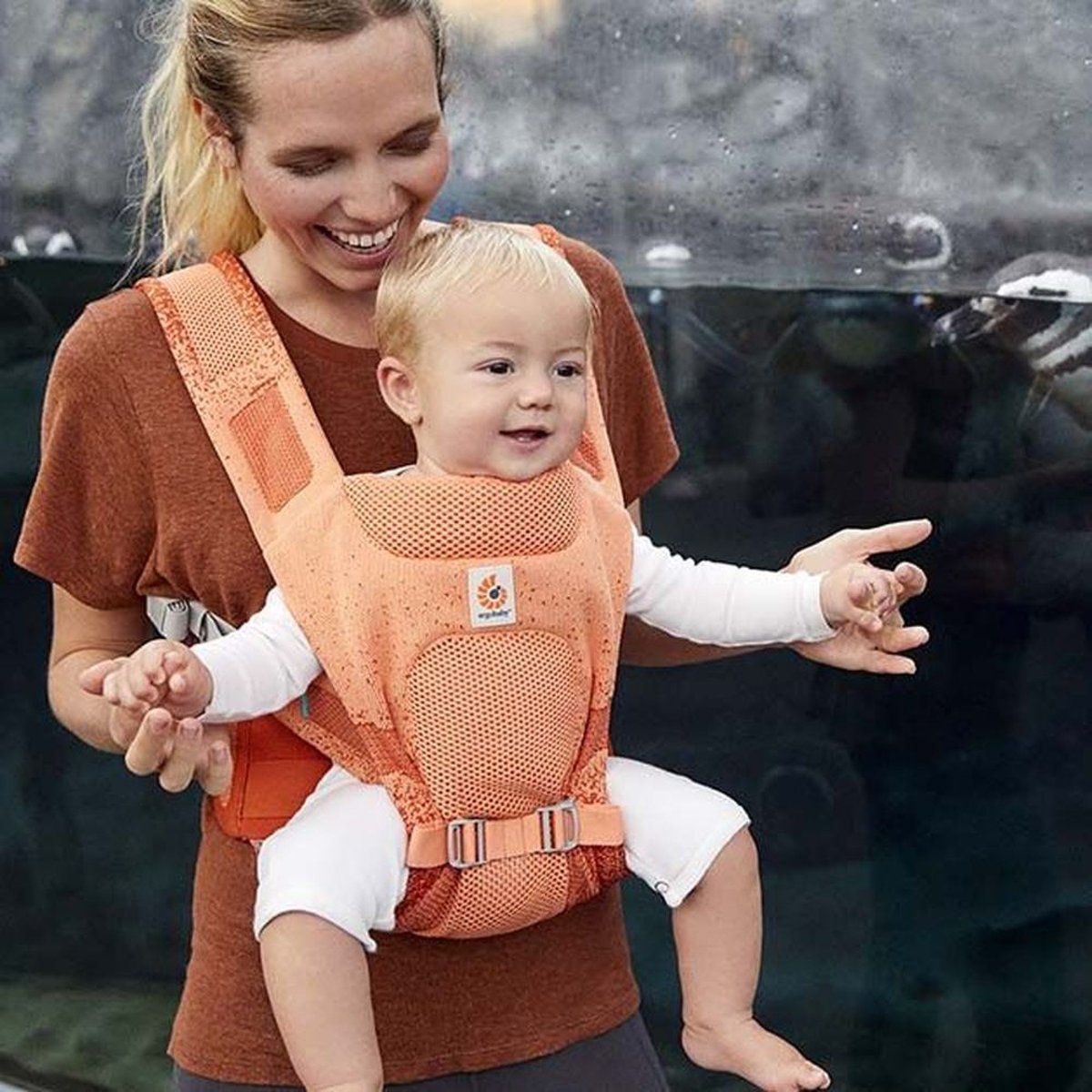 Porte bébé Aerloom corail, ERGOBABY