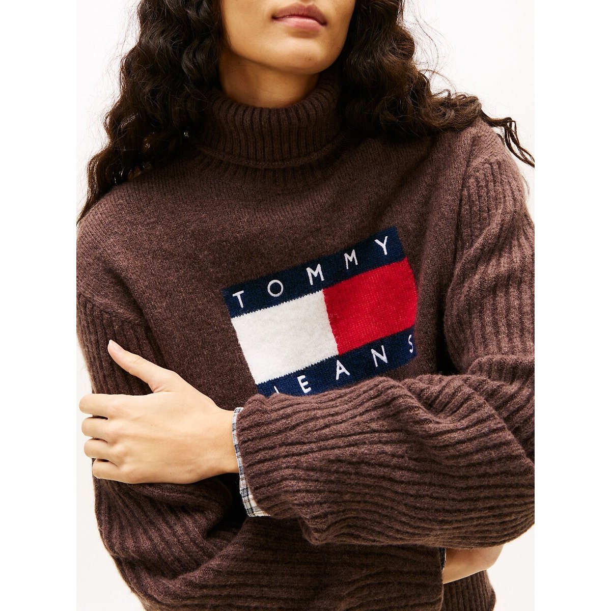 Pull col roulé, logo devant marron, TOMMY JEANS