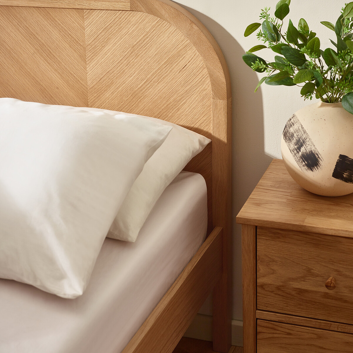 Mavi Chevron Oak Bed natural oak, SO'HOME