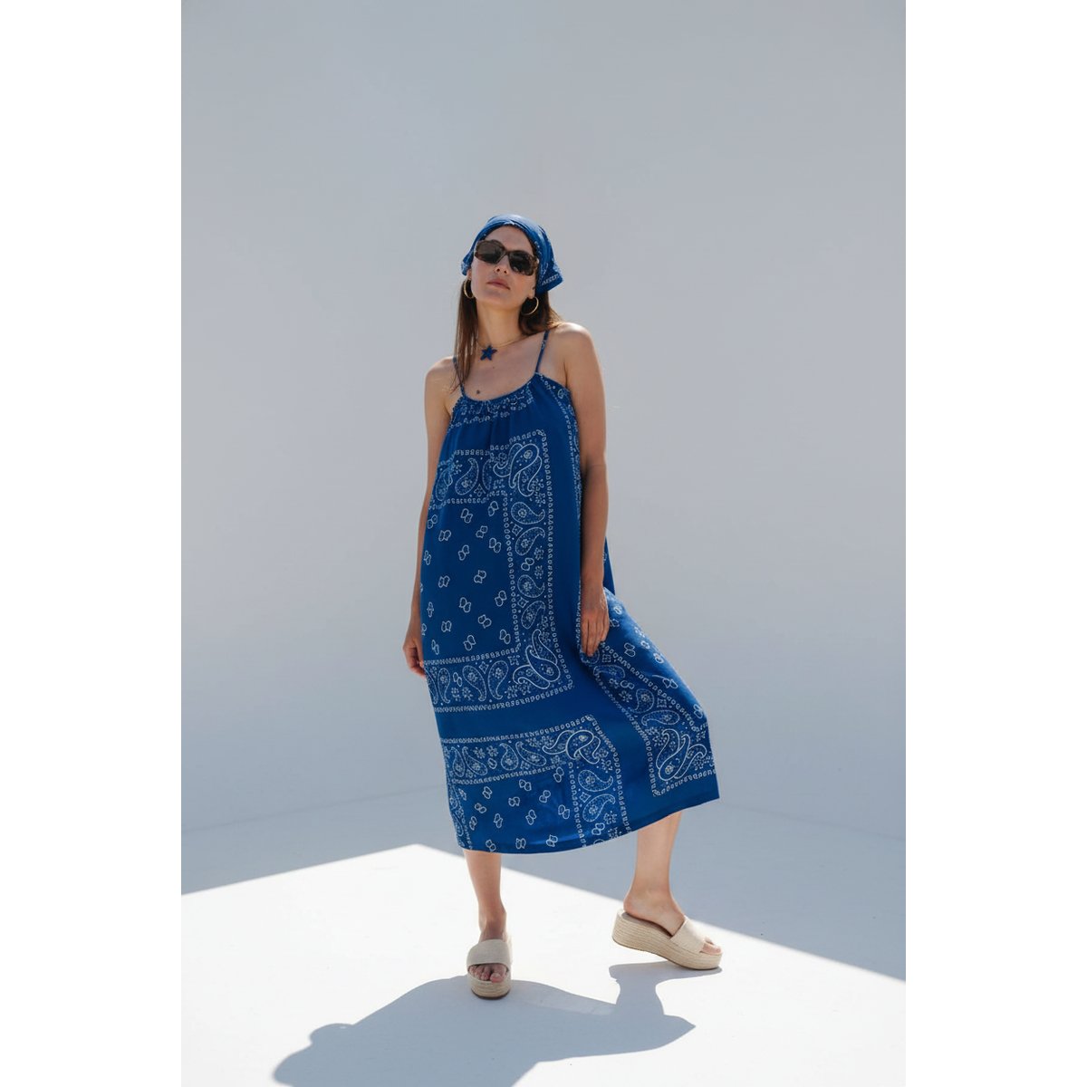 Robe longue fluide bandana bandana bleu, WE ARE JOLIES