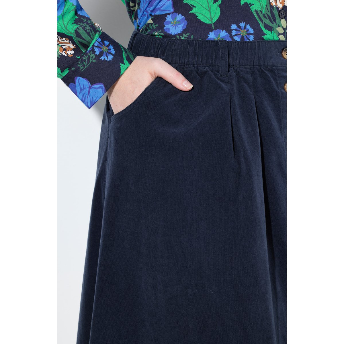 Jupe maxi en velours côtelé avec ceinture marine, ULLA POPKEN