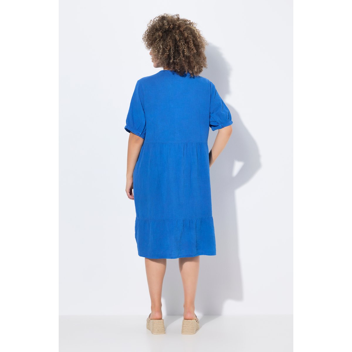 Robe en mousseline. Col tunisien et manches bleu pétrole, ULLA POPKEN