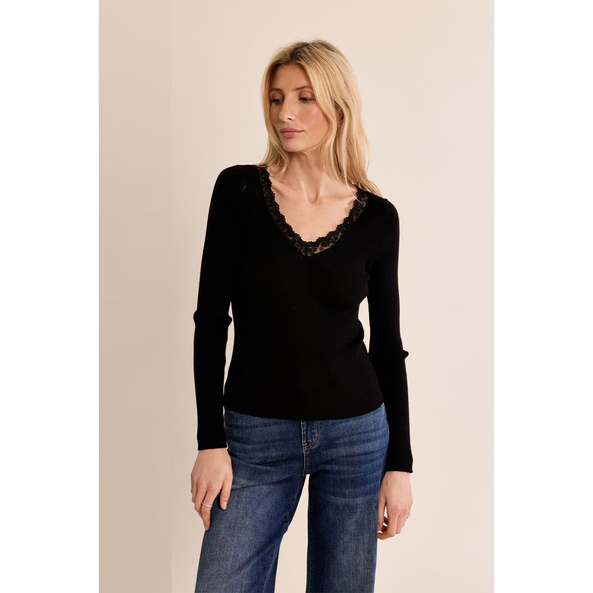 Top manches longues, col V en dentelle noir, MOLLY BRACKEN