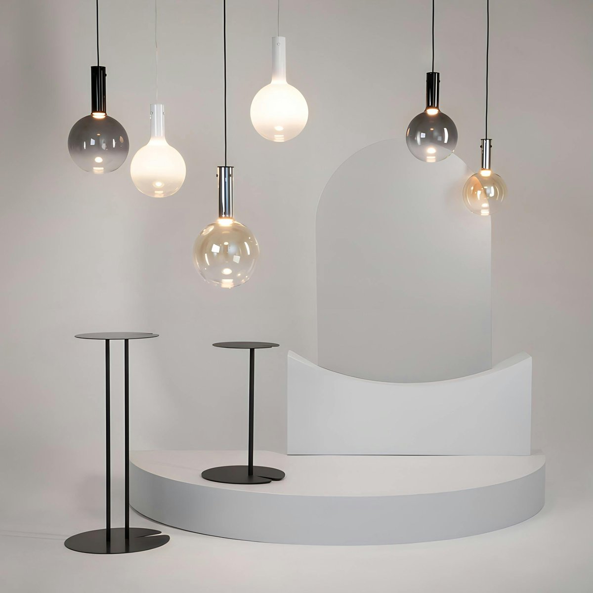 Suspension 1 globe en verre soufflé DELTONA gris, PIER IMPORT