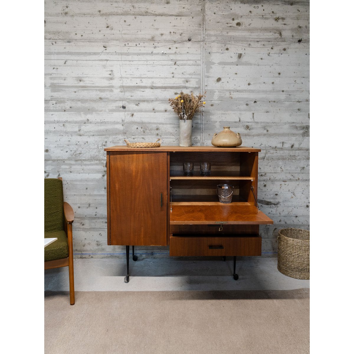 Buffet à roulettes en bois Gustave N°592 - Bon état bois foncé, DEBONGOUT