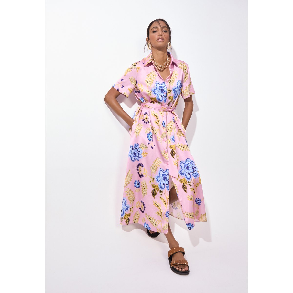 Robe chemise en satin à imprimé floral et ceinture rose clair, LOLA CASADEMUNT