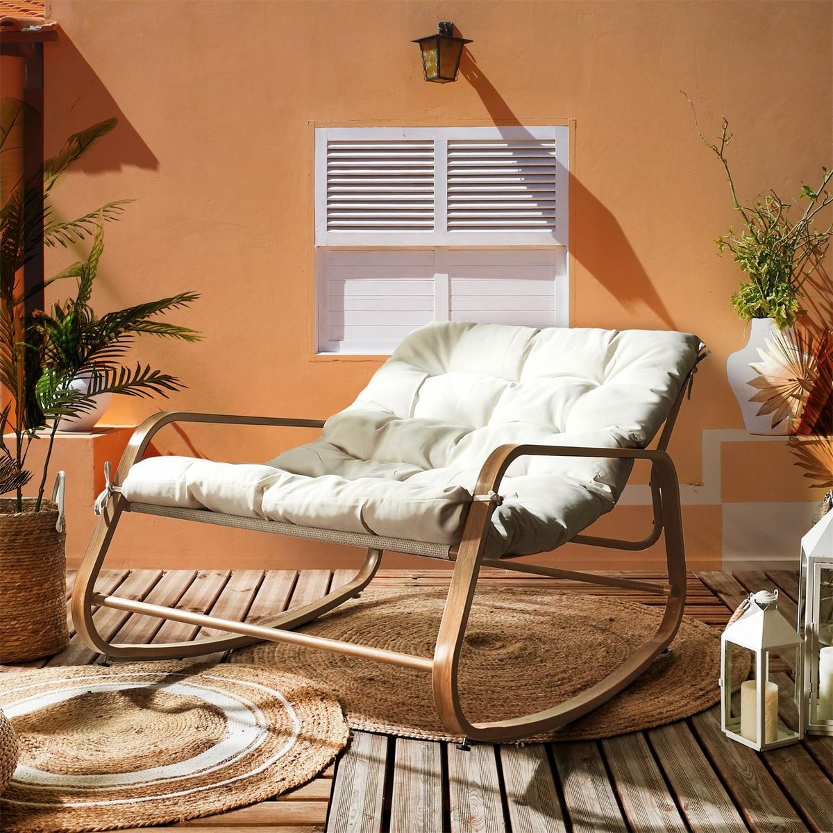 Fauteuil à bascule d'extérieur avec coussin MANDA blanc, THE HOME DECO FACTORY