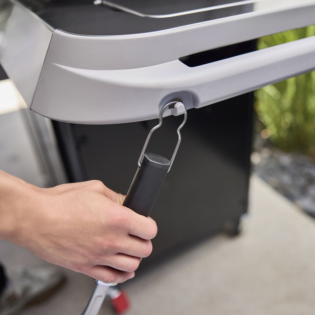 Barbecue gaz Genesis E-315W Plancha, sur chariot, 3 brûleurs, surface de cuisson 68 x 48 cm noir, WEBER